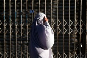 Afghanistan: The UN sounds the alarm over a new Taliban law that strangles women’s rights